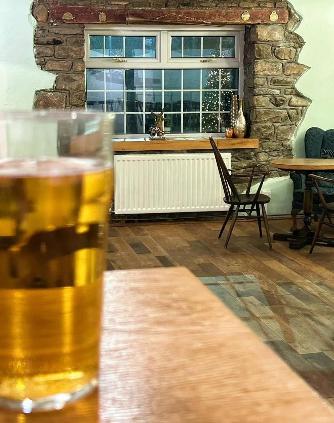 Penybont Restaurant + Inn 卡马森 外观 照片