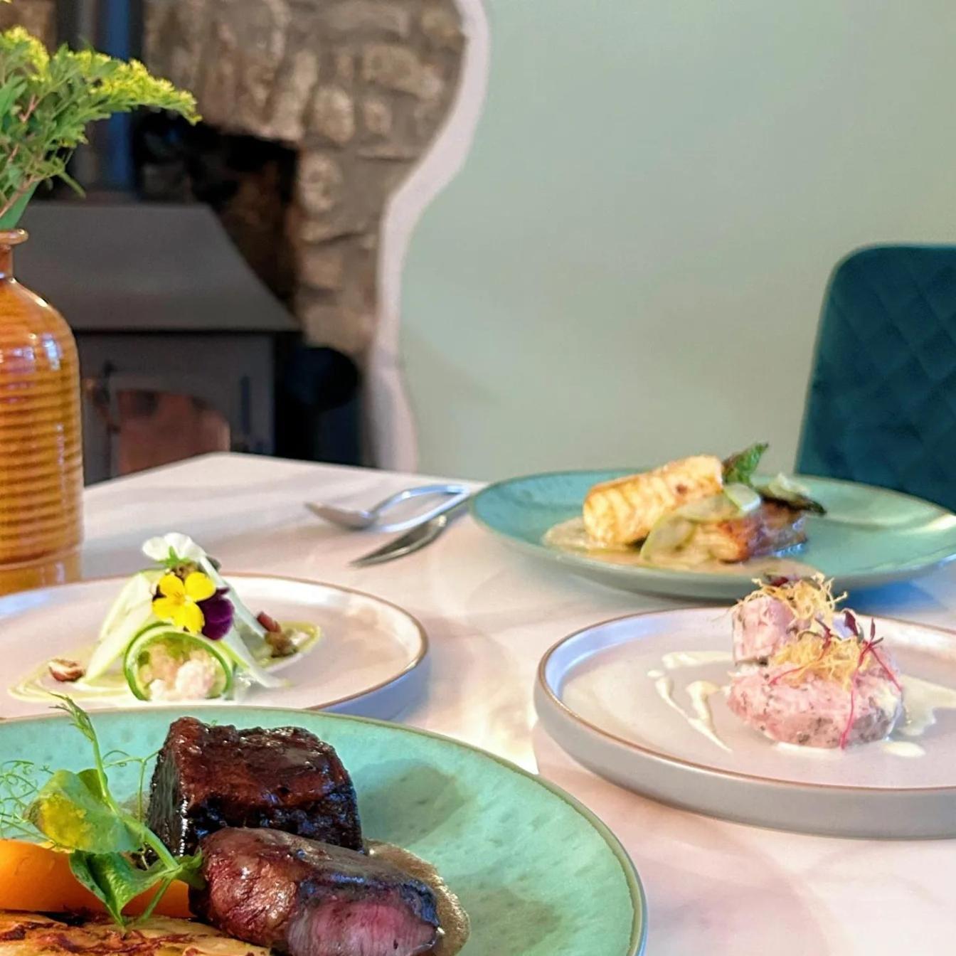 Penybont Restaurant + Inn 卡马森 外观 照片